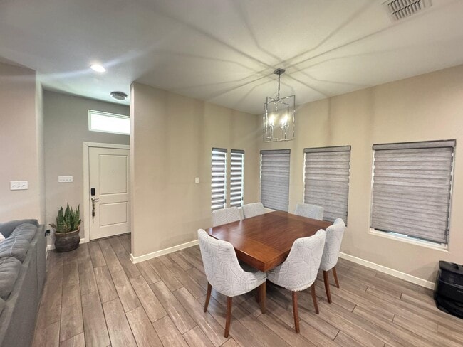 Building Photo - 504 Graneros Ave