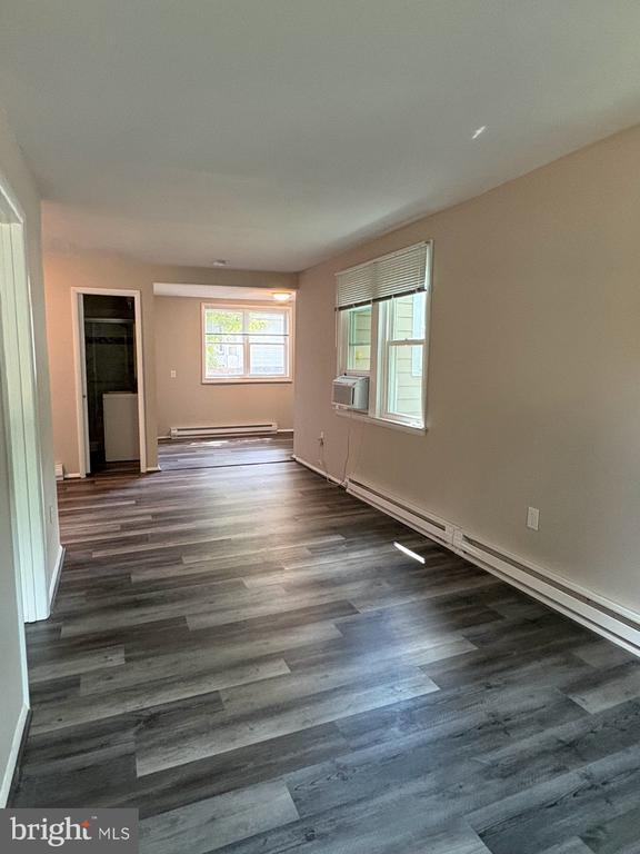 Building Photo - 147 S Main St