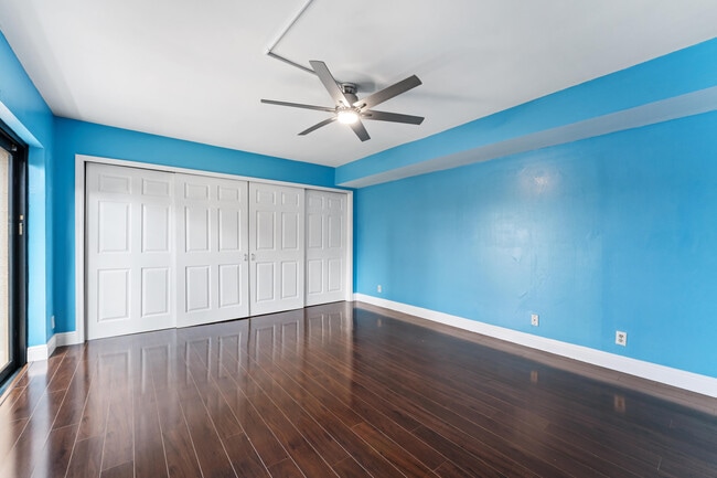 Building Photo - 301 Waterview Dr