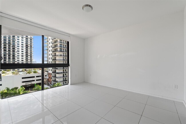 Building Photo - 5252 NW 85th Ave