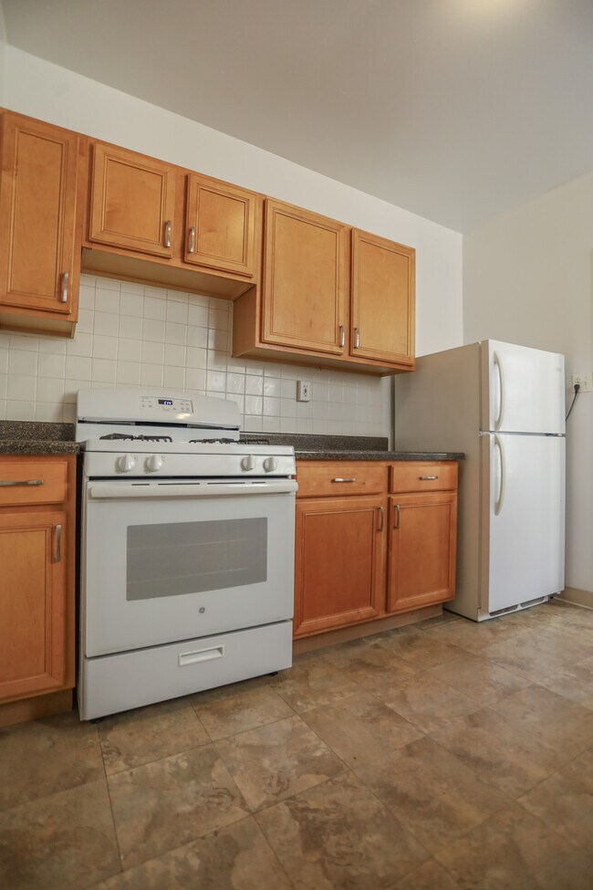 Building Photo - 1624 W Lunt Ave