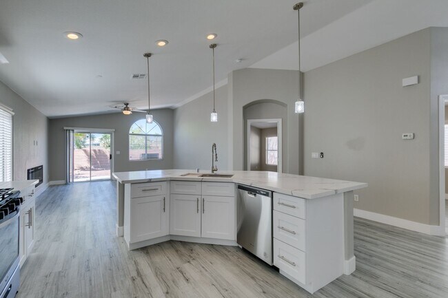 Building Photo - Completely upgraded 3 bedroom home in Macd...