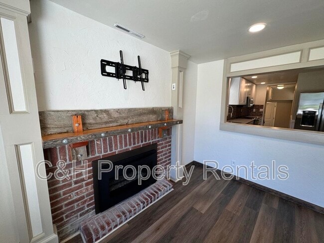 Building Photo - 302 N 5th Ave