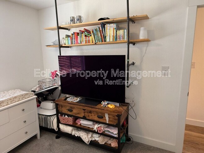 Building Photo - 464 Tara Dr