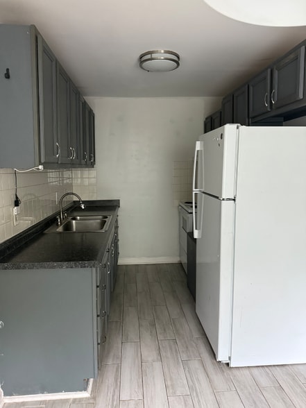 Primary Photo - 550 Harding Pl