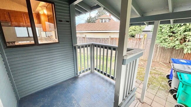 Building Photo - Character-Rich 1912 Home in North Portland – Spacious 2 Bed / 1 Bath