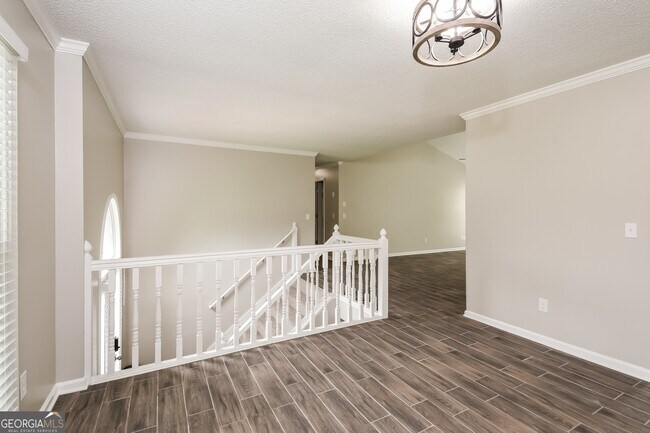 Building Photo - 17 Stonecreek Dr SW