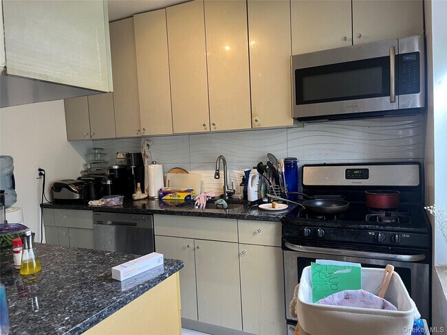 Building Photo - 208-08-208-39 39th Ave