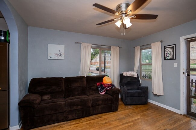 Building Photo - Adorable Ranch in Downtown Colorado Springs!