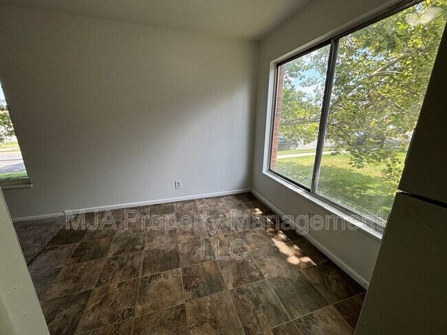 Building Photo - 4642 S Arlington Park Dr