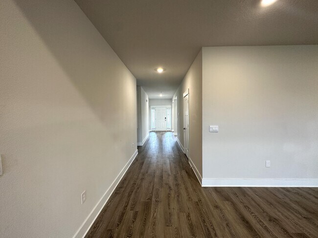 Building Photo - 1105 Shoal River Dr