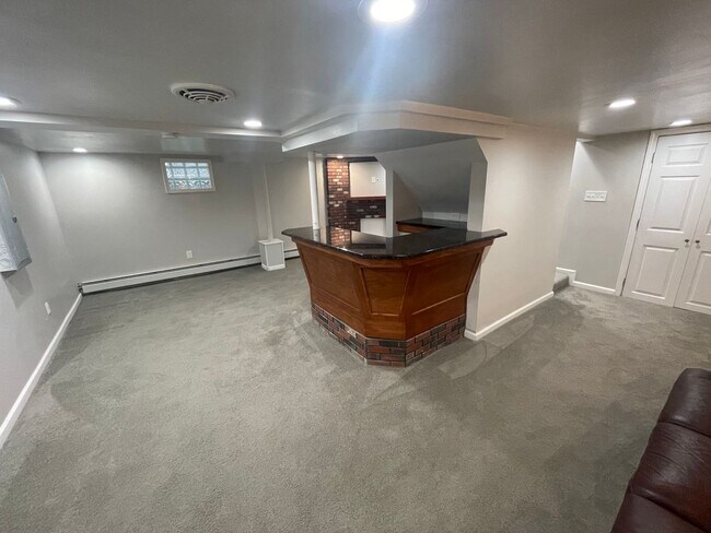 Building Photo - Spacious 3 Bedroom Home with Full finished Basement and Detached Garage!