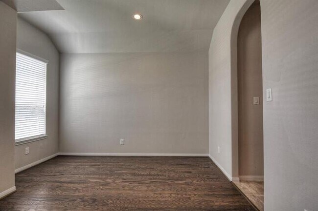 Building Photo - Laurel Glen - 20814 Bradley Gardens Dr, Sp...