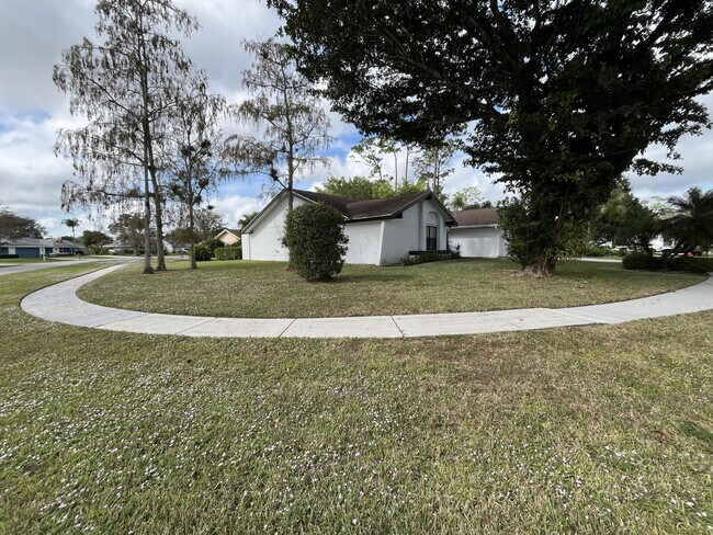 Building Photo - 12305 Sawgrass Ct