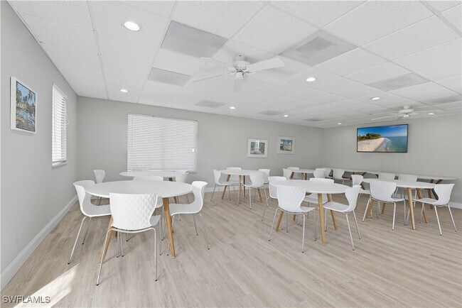 Building Photo - 609 12th Ave S