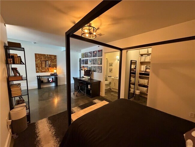 Building Photo - 845 Spring St NW