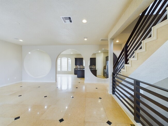 Building Photo - 2611 Lawrence St