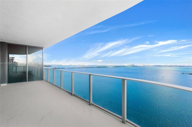 Building Photo - 700 NE 24th St