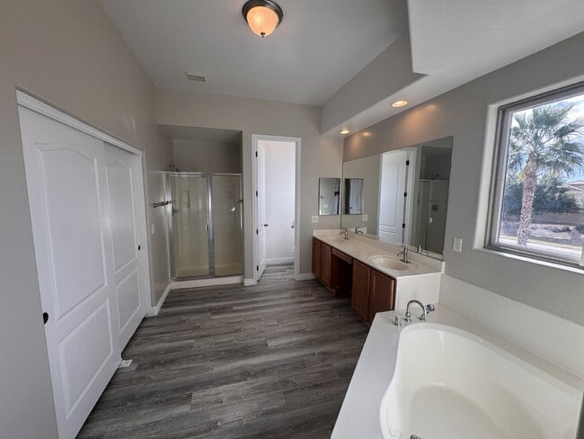 Building Photo - 821 W Saguaro Ln