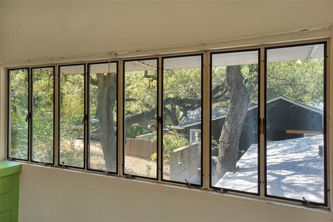 Building Photo - 1806 Alta Vista Ave