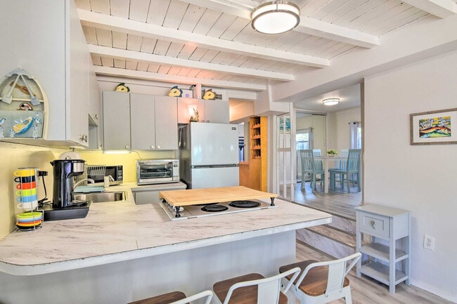 Building Photo - 134 1st Ct