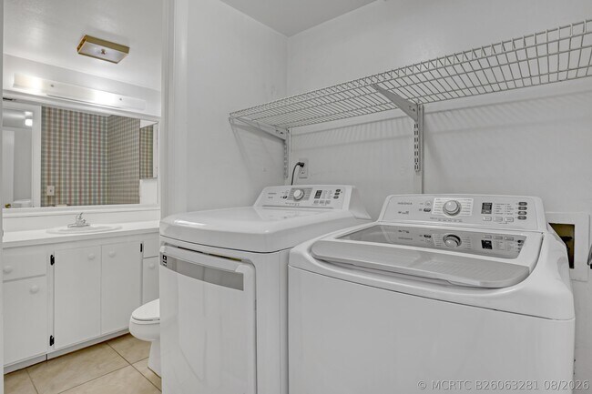 Building Photo - 6335 Red Pine Ln