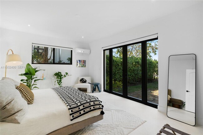 Building Photo - 2489 Meridian Ave