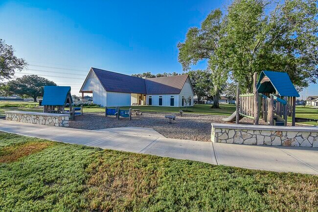 Building Photo - 23407 Honey Spade Rd