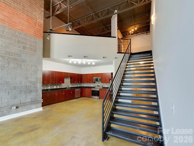 Building Photo - 927 Westmere Ave