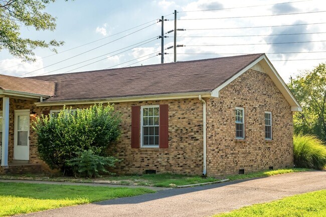 Building Photo - 1184 Meadowview Dr