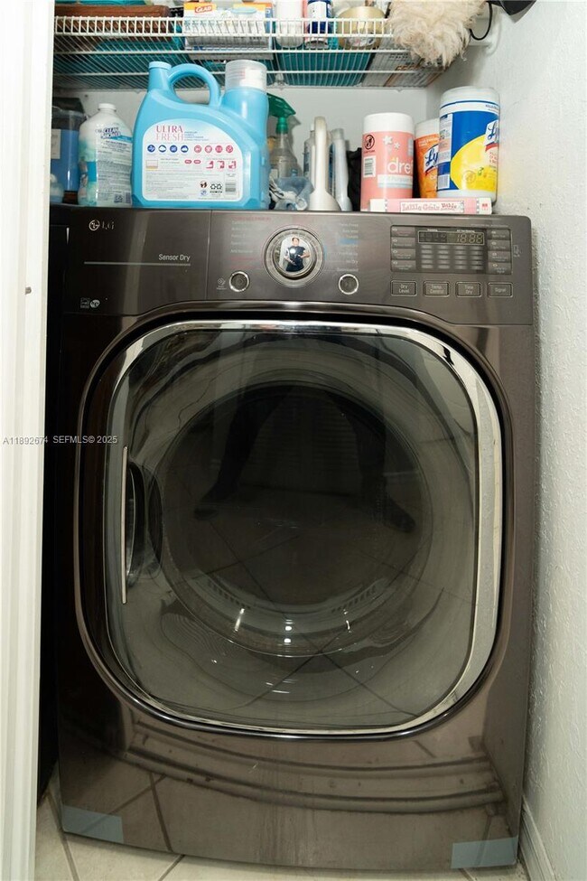 Building Photo - 298 E 3rd St