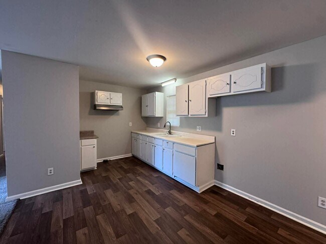 Building Photo - 224 Pond Ave