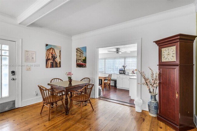 Building Photo - 314 NE 26th Terrace