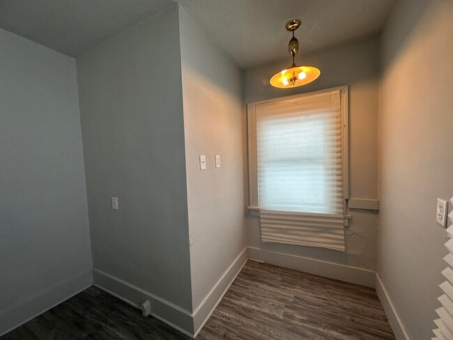 Building Photo - 27 State-S