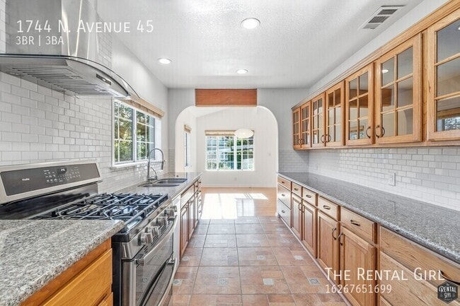 Building Photo - 1744 N Ave 45