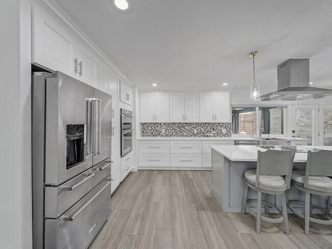 Building Photo - 1121 Bass Dr