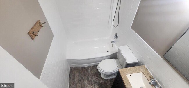 Building Photo - 7065 Eastbrook Ave