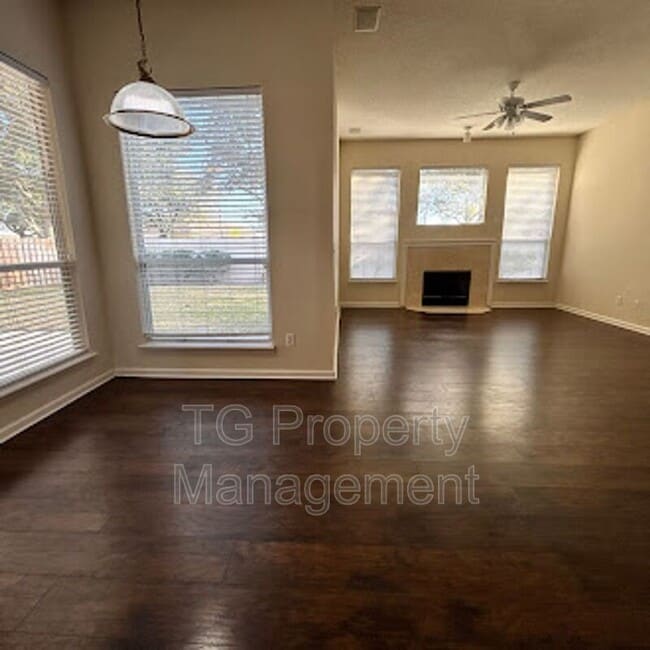 Building Photo - 2493 Brook Park Way