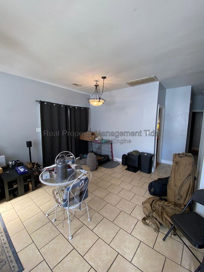 Building Photo - 475 Crosland Ct