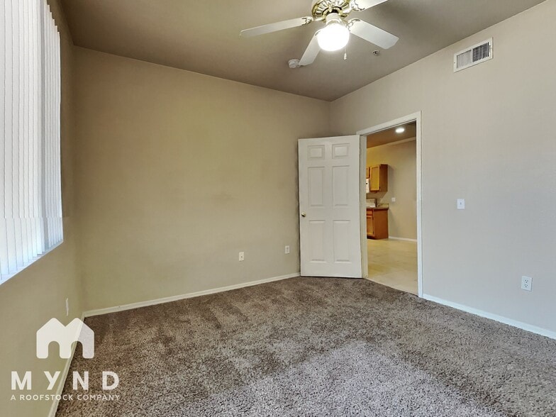 Building Photo - 5401 E Van Buren St