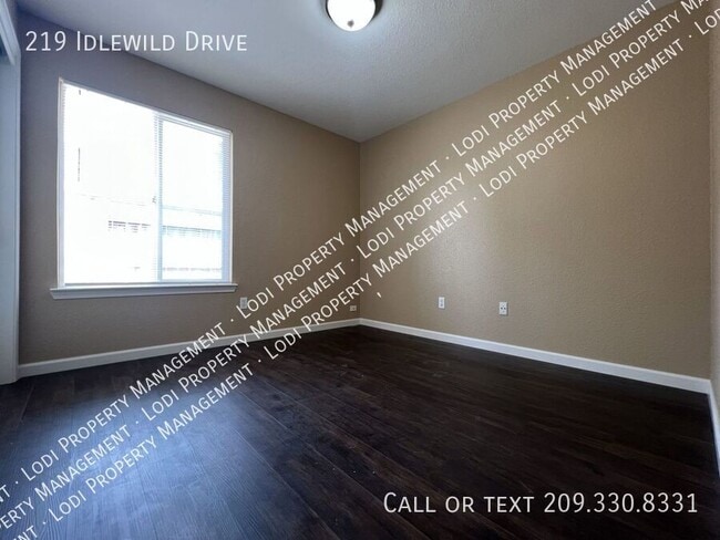 Building Photo - 219 Idlewild Dr