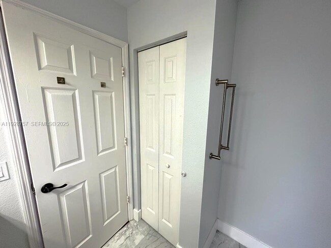 Building Photo - 720 2nd Pl SW