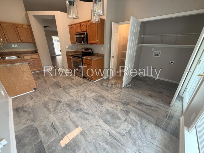 Building Photo - 10570 Pecan View Dr