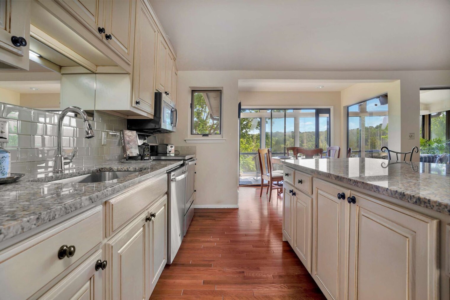 Building Photo - 13014 Schoolhouse Dr