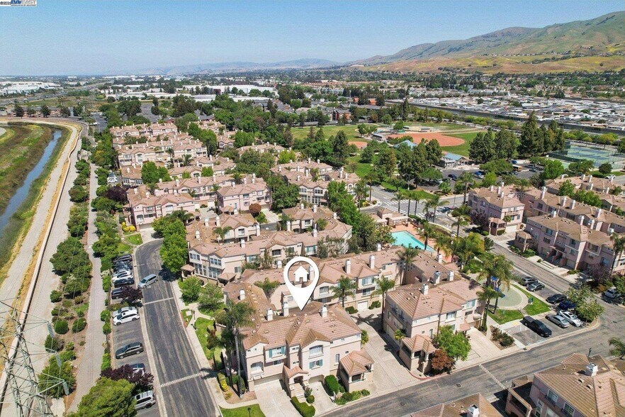 Building Photo - 385 Montecito Way