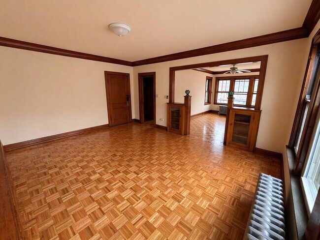 Building Photo - 3354 S Lituanica Ave