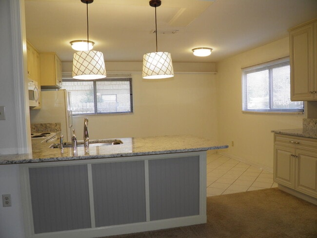 Building Photo - 103 Alden Dr