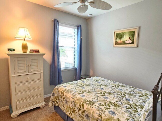 Building Photo - Annual Furnished 2 Bedroom 2 Bathroom with a Flex Room in Island Walk!