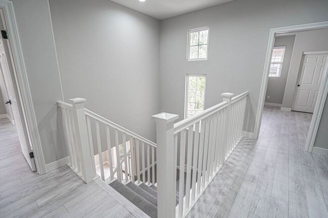 Building Photo - Woodland 3 Bedroom Home for Rent in Valencia!