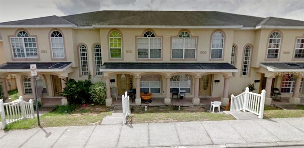Front of bilding - 903 E Main St